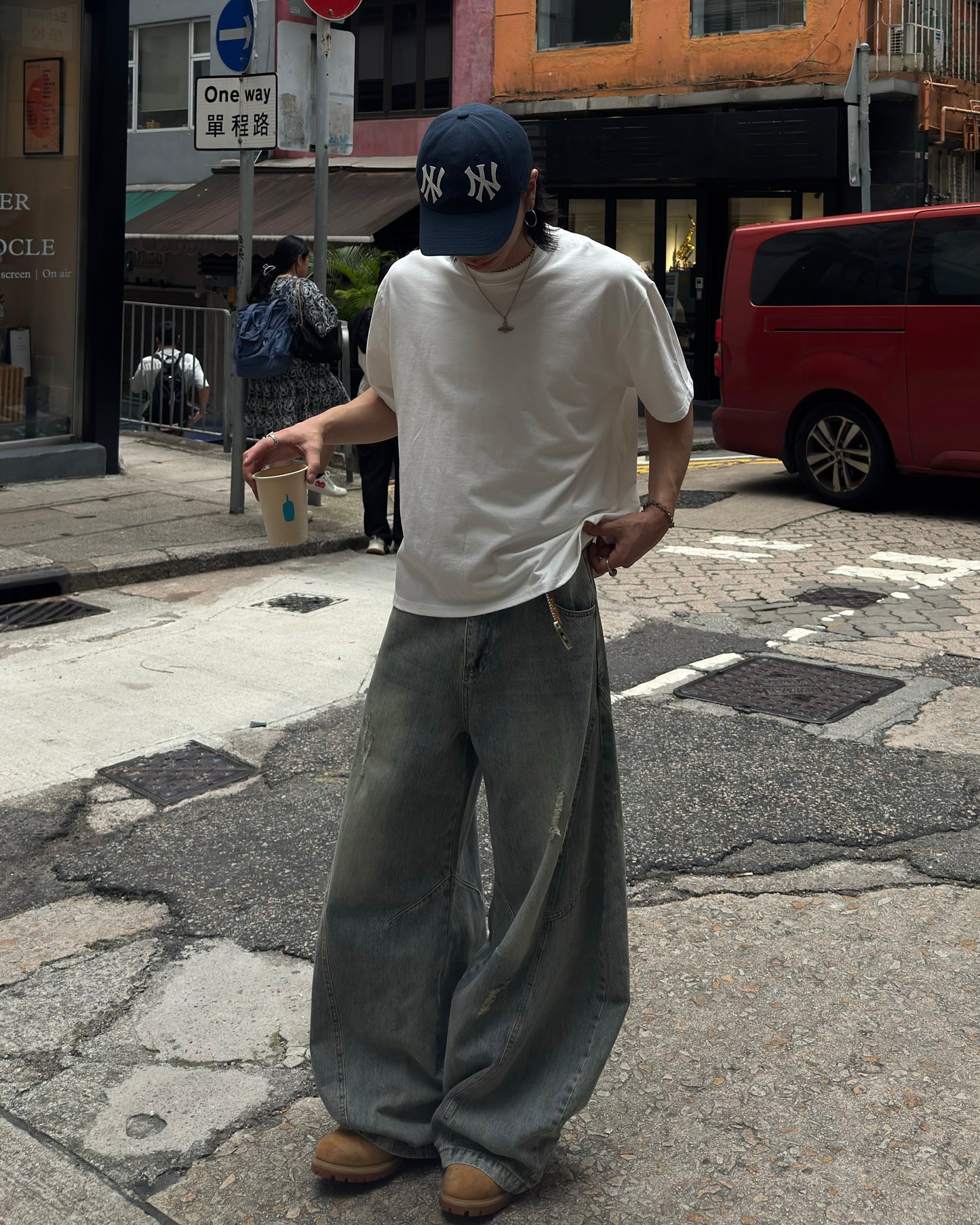 Curved Jeans