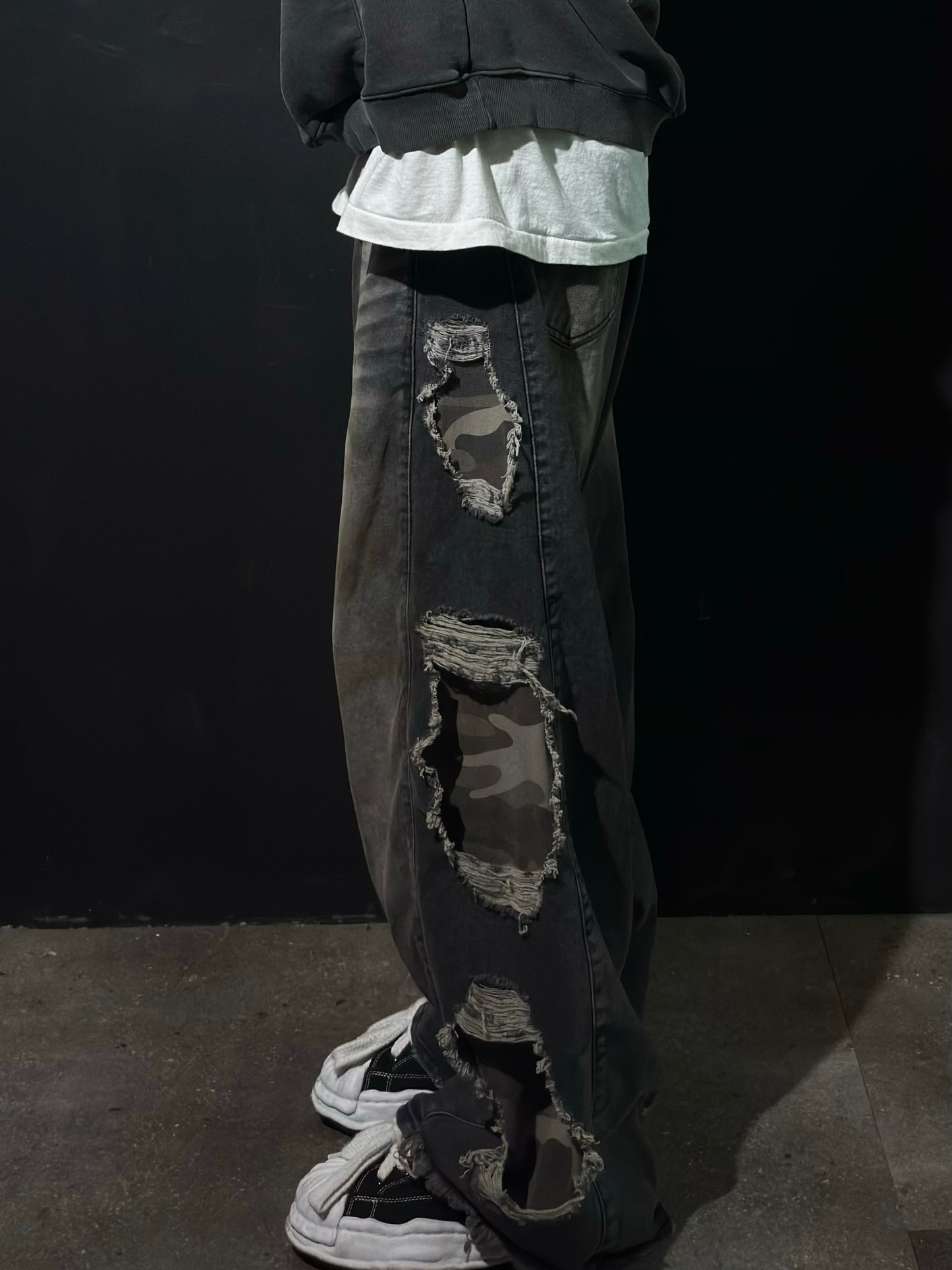 Camo patch washed jeans