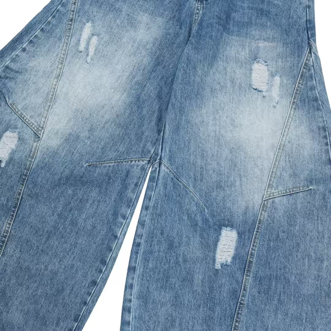 Curved Jeans