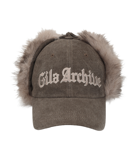 Gila.archive FAUX FUR LOGO EARFLAP CAP