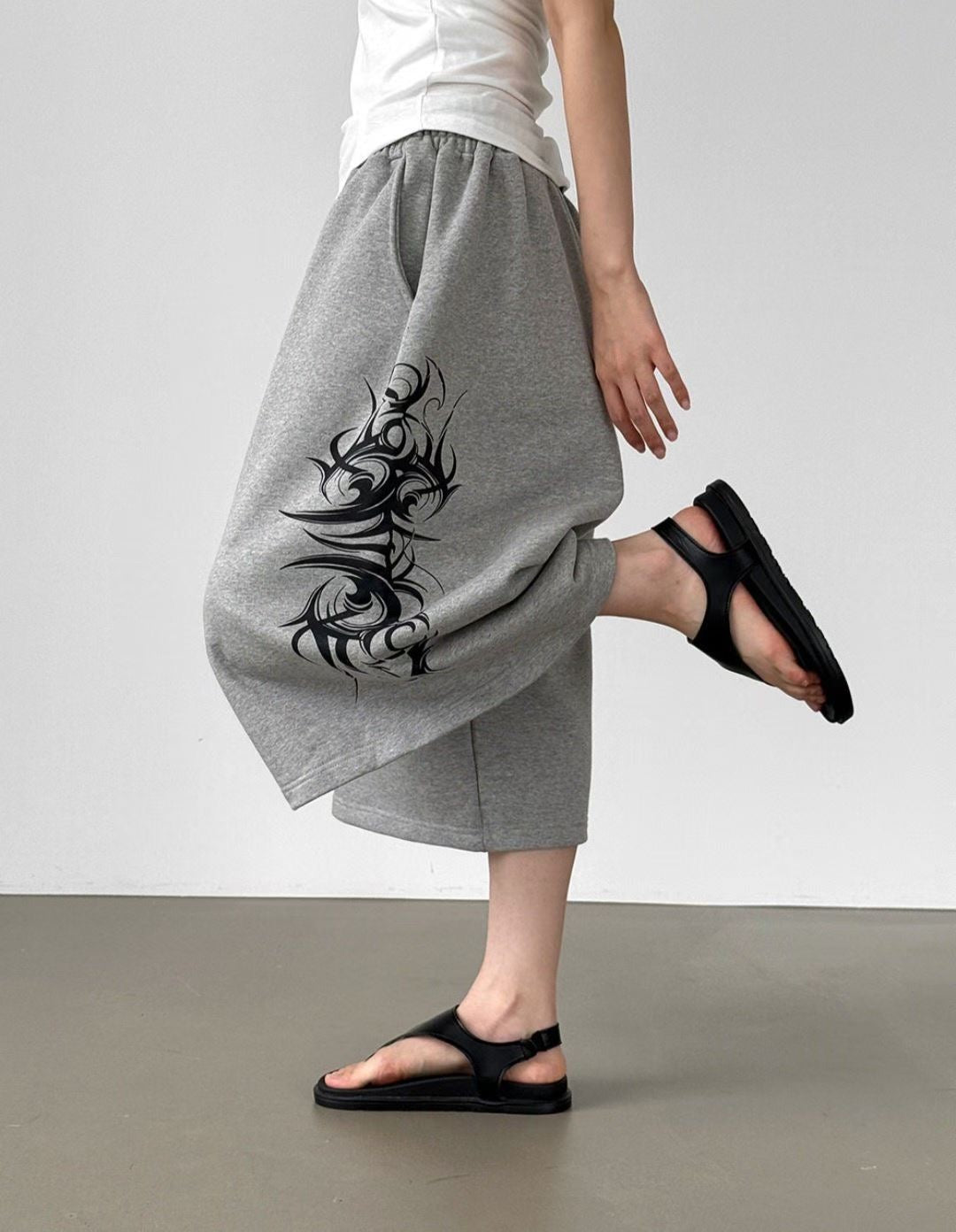 FW 26 Tatoo Graphic Jorts