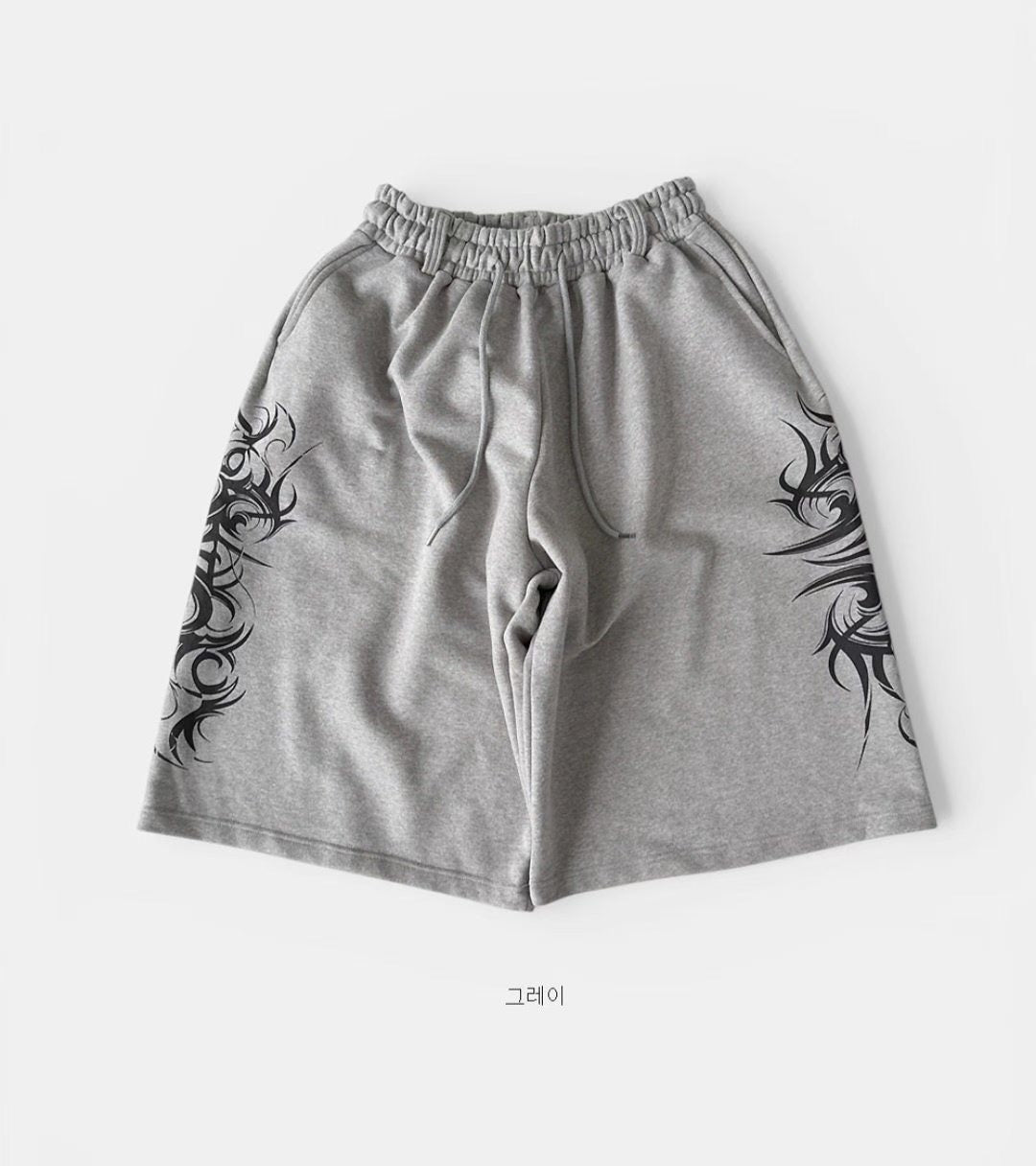 FW 26 Tatoo Graphic Jorts
