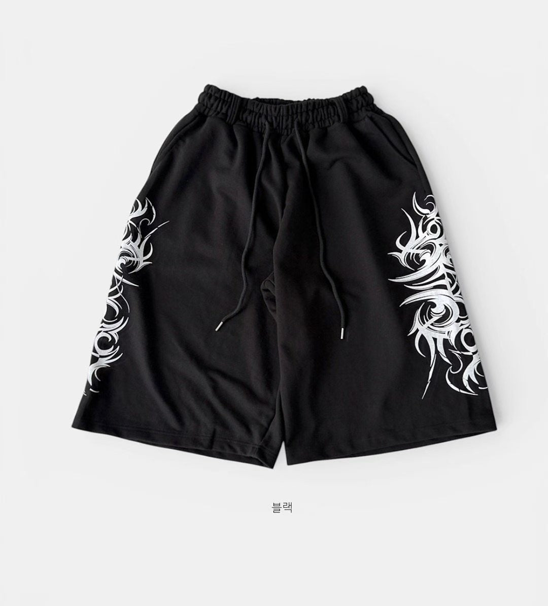FW 26 Tatoo Graphic Jorts