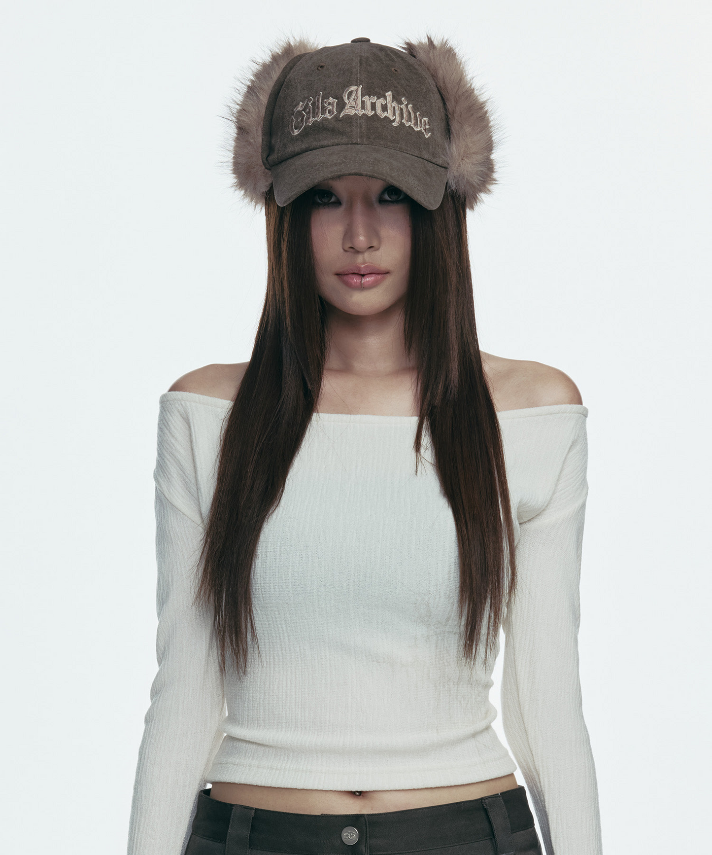 Gila.archive FAUX FUR LOGO EARFLAP CAP